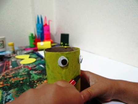 Bee craft projects with toilet paper rolls (5)