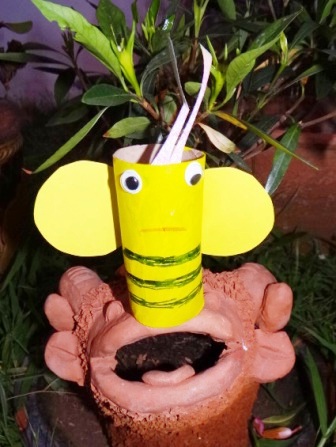 Bee craft projects with toilet paper rolls (7)