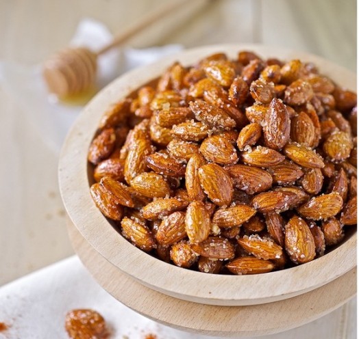 Honey roasted almonds - easy dessert ideas (1)