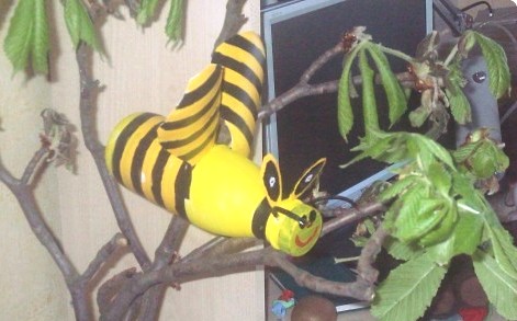 Bumble bee crafts - making a bumble bee (6)